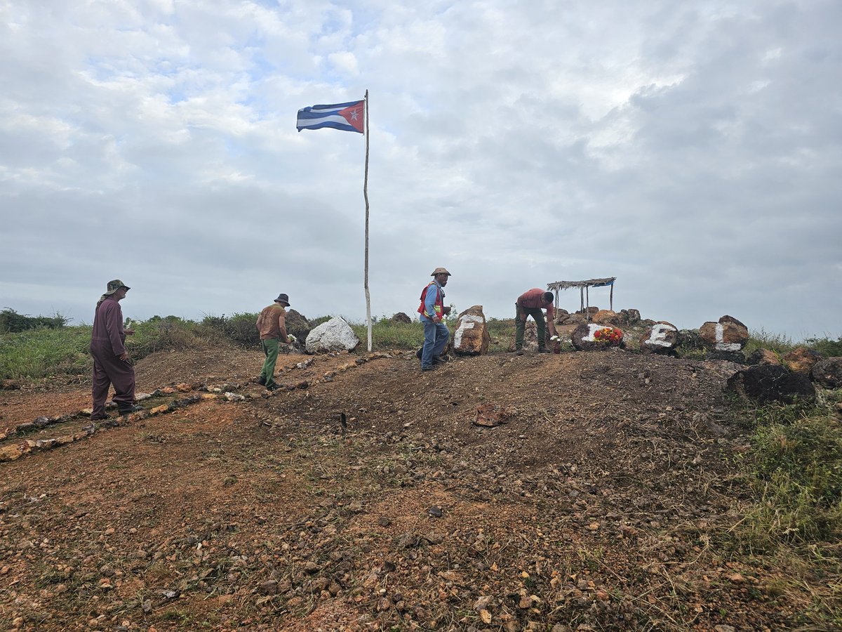 Tributo al líder histórico de la Revolución Cubana Comandante en Jefe Fidel Castro Ruz por trabajadores de Empresa Minera La Victoria, #CiegodeAvila, en el 8vo aniversario de su partida física.
#FidelEsUnPais 
#UnidosXCuba 
#LatirAvileño