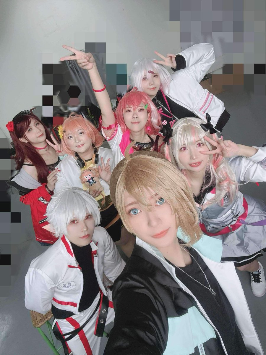 ⚠️🌈🕒コス写真注意⚠️

先月の🎮組
来年のライブが楽しみや〜

🎲 - 縹
🔫 - Sai
🌻 - 太陽
🎋 - 蒼蒼
👻 - 君瀾
🍼 - 巴巴
💀 - 莫黎