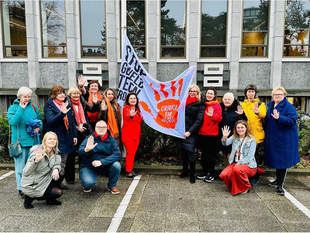 ๐๐ฟ๐ถ๐ธ ๐๐ฎ๐ป ๐ฑ๐ฒ๐ฟ ๐ฉ๐ฒ๐ฒ๐ฟ (@erikvdveer) on Twitter photo #OrangeTheWorld โ๐ผ| ook in #Rijswijk is er volop aandacht voor (huiselijk) geweld tegen vrouwen en meisjes.
#stopgeweldtegenvrouwen โ๐ผ
#ikbenmedestander โ๐ผ๐งก
<a href="/OrangeTheWorld1/">OrangeTheWorld</a> #OrangeTheWorld โ๐ผ| ook in #Rijswijk is er volop aandacht voor (huiselijk) geweld tegen vrouwen en meisjes.
#stopgeweldtegenvrouwen โ๐ผ
#ikbenmedestander โ๐ผ๐งก
<a href="/OrangeTheWorld1/">OrangeTheWorld</a>