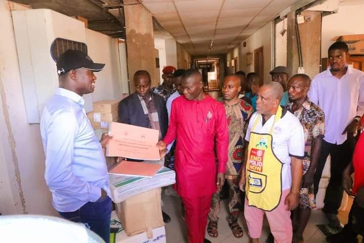 0fficialceledon's tweet photo. GOV. NWIFURU ORDERS ARRESTS OF 6  STAFF OF MINISTRY OF HEALTH_

Ebonyi State Governor, Chief Francis Ogbonna Nwifuru has ordered arrests and prosecution of one Mr Ndukwe Ayansi and five others for allegedly diverting materials meant for the State's Ministry of Health https://t.co/U30rLep1w9