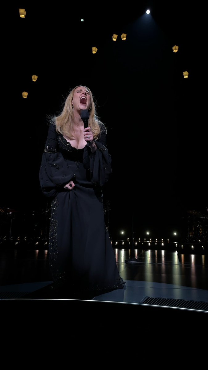 MaddieKristo's tweet photo. Missing it. @Adele @AdeleAccess #adele #adeleaccess #WeekendsWithAdele https://t.co/AxFyXDPm06