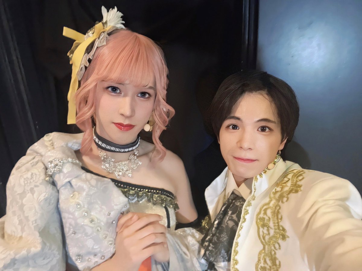 『青山オペレッタ THE STAGE ～ピエナ・クラシコ／始まりの刻～』

⊹⊱❖ ❺日目 ❖⊰⊹

ご来場ありがとうございました！！

本日 11/25は、夏目澪役/銀ちゃんのお誕生日🎂
みんなでお祝いしました！！
素敵な1年になりますように💐

明日もよろしくお願いします✨

#青ステ #青山オペレッタ #青オペ
