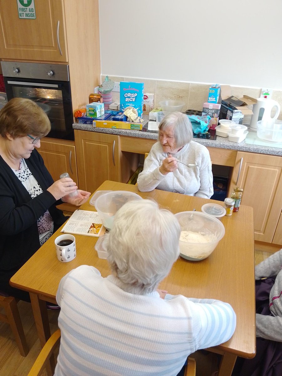 everydaycareuk's tweet photo. Christmas activities have begun at our Wellbeing Centres 💜🎄

Rowan Croft has started getting in the festive spirit with baking and card making! The customers love making things to gift to their loved ones over Christmas 🎁

#ChristmasSpirit #Gift #Daycare https://t.co/c4X6KIkCEY
