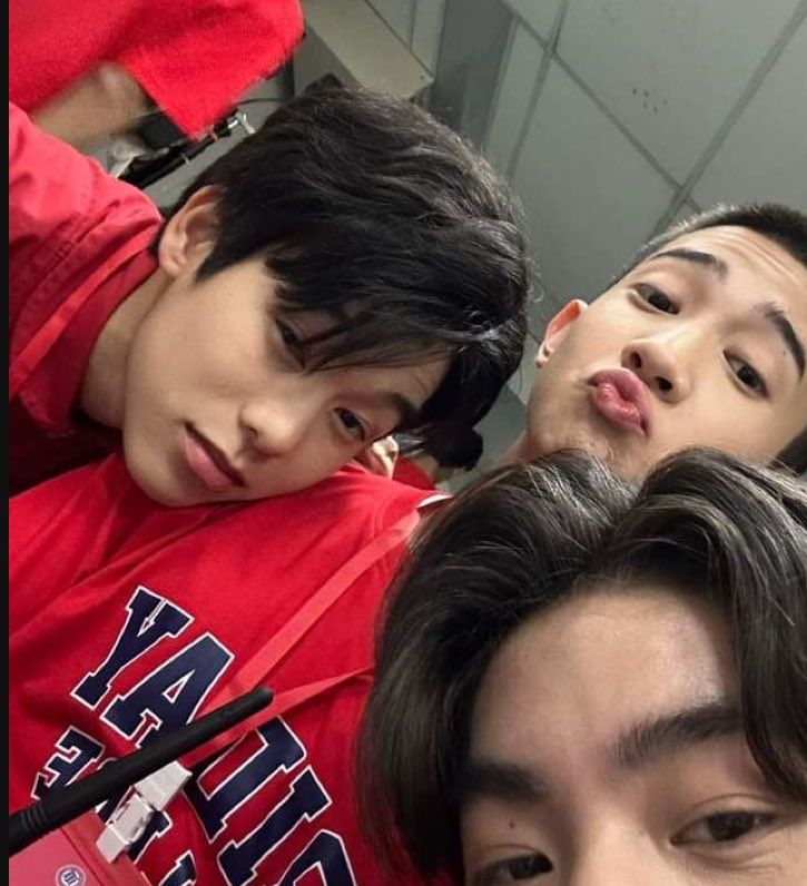 itsleesn's tweet photo. นี่น่ะหรอพาวเวอร์พัฟเกิร์ล https://t.co/muWrGeT2Jr