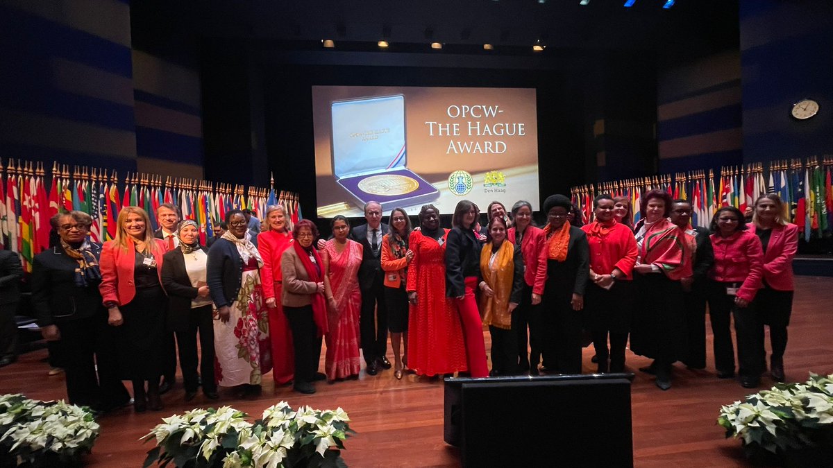 One of the keys to achieve equality, development and peace is deploying actions to prevent and eliminate violence against women. We joined #OrangeTheWorld <a href="/UN_Women/">UN Women</a> along with the Woman Ambassadors Group from The Hague at @opcw #CSP29