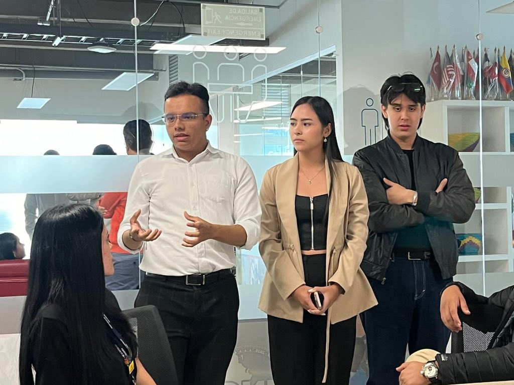 APC Colombia tweet media