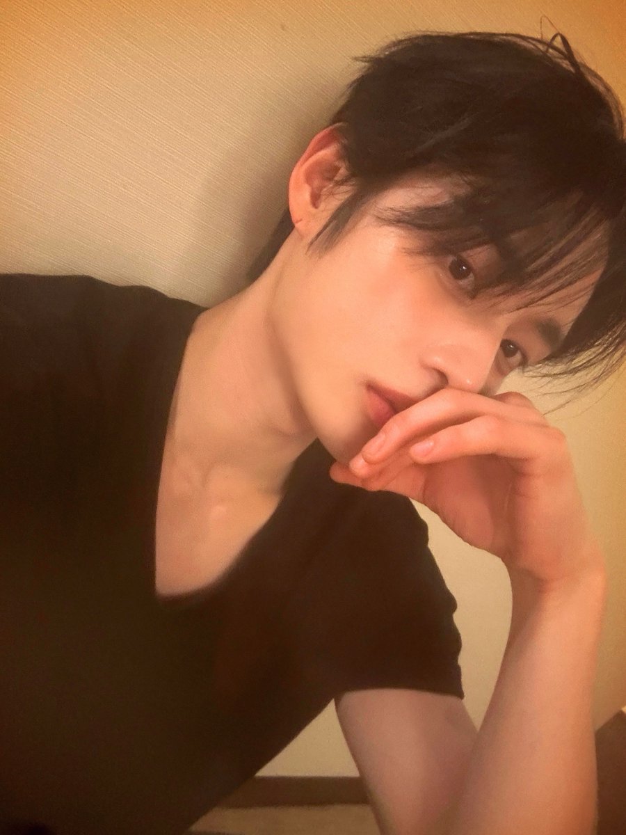 ww_98124's tweet photo. 김지웅이 갑자기 엄청난 셀카를 보내줬다고ㅠㅠᡣ𐭩 https://t.co/4gEDYY62xm