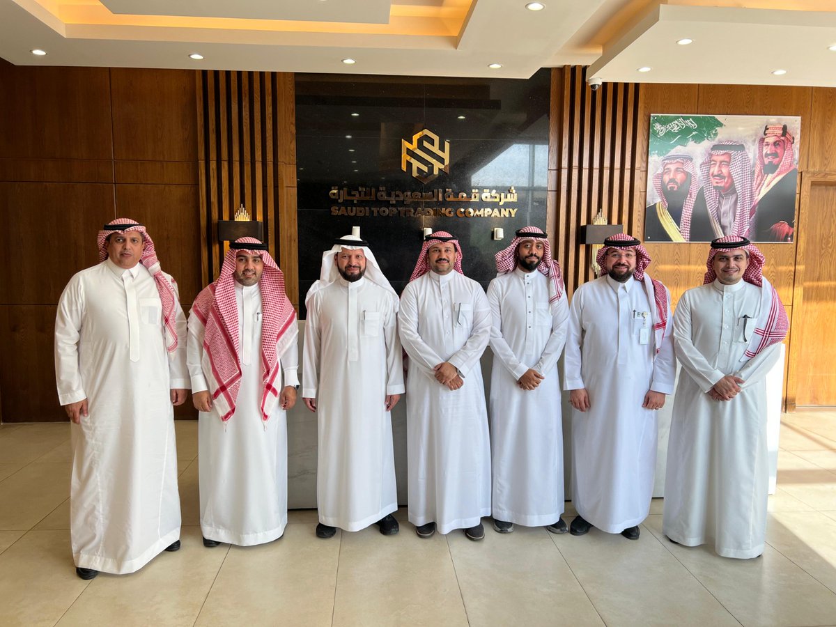 رئيس اللجنة الوطنية الصناعية إبراهيم بن محمد آل الشيخ <a href="/Alalshikh_a/">ابراهيم محمد ال الشيخ</a>  يزور شركة القمة السعودية <a href="/STP_Saudi/">شركة قمة السعودية للتجارة</a>  ويشيد بالتزامها الدائم بأحدث التقنيات الصناعية  

رابط الخبر: sna3at.com/?p=12493 

#الصناعات_الوطنية
