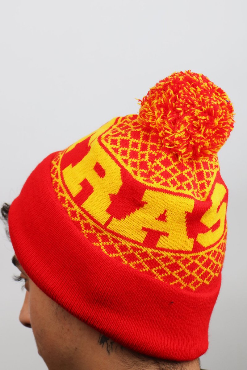 UltrasMaskTr's tweet photo. Efsane Ultras berelerimiz, ponponlu ve ponponsuz seçenekleri ve tüm renkleri ile yeniden stoklarda! #UltrasMask https://t.co/dgT99drIFy