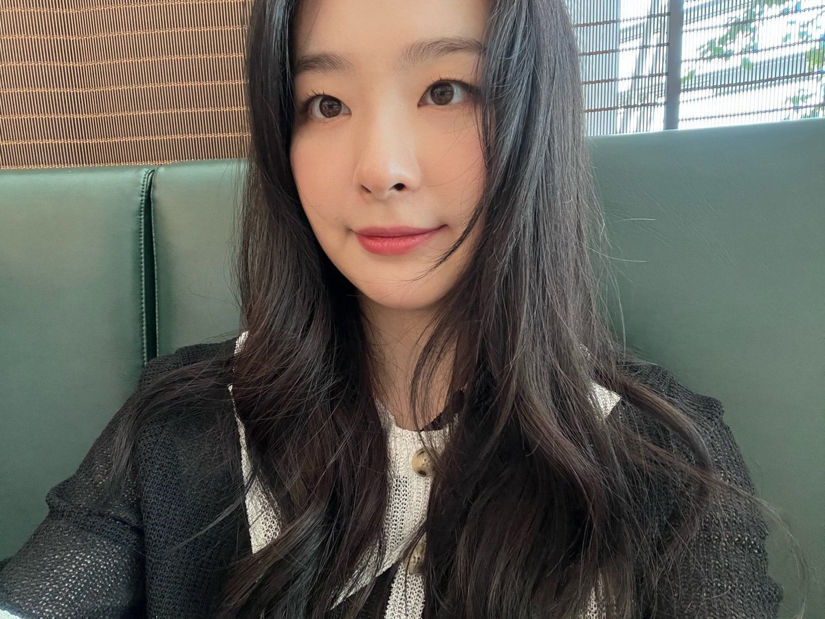 Obvio jamás me perdería la oportunidad de ver a mi pequeña #𝐒aō es por eso que agarré mis mejores ropitas y salí corriendo al #𝚜aö𝐫𝕚就ཋྀུ⃨·𝕔once𝐫𝕥 porque no me voy a perder de este #𝔒dd噢·𝐥o𝑣ǝ·𝑂𝟚.

𝐂y𝚋ər𝕡ün𝚔 ★ ࣪˖  #𝕝ucifer !