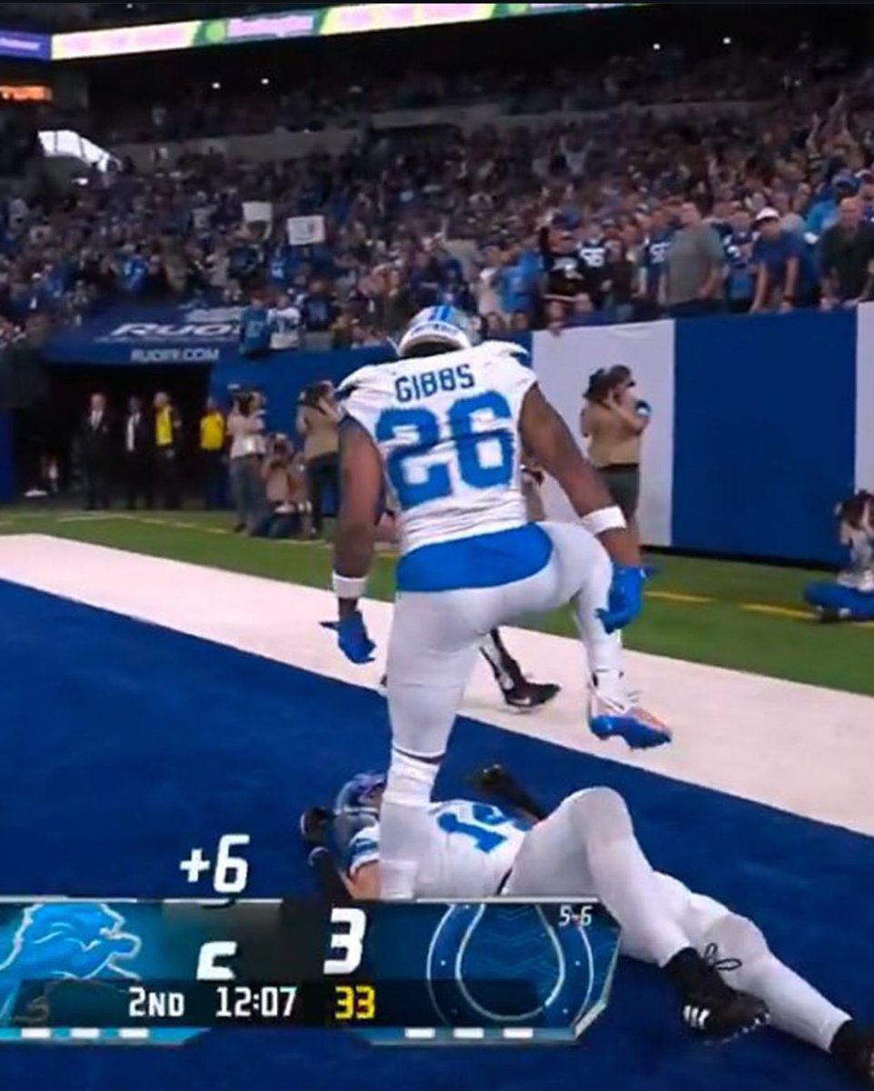 park_depot's tweet image. 🦁Here is Gibbs doing the celebration &amp;amp; here is the original celebration… isn’t that Tyronn  Lue?  I think he’s related to @MaurielleTV #MichigansBeyonce #TheNine 🦁💙🦁