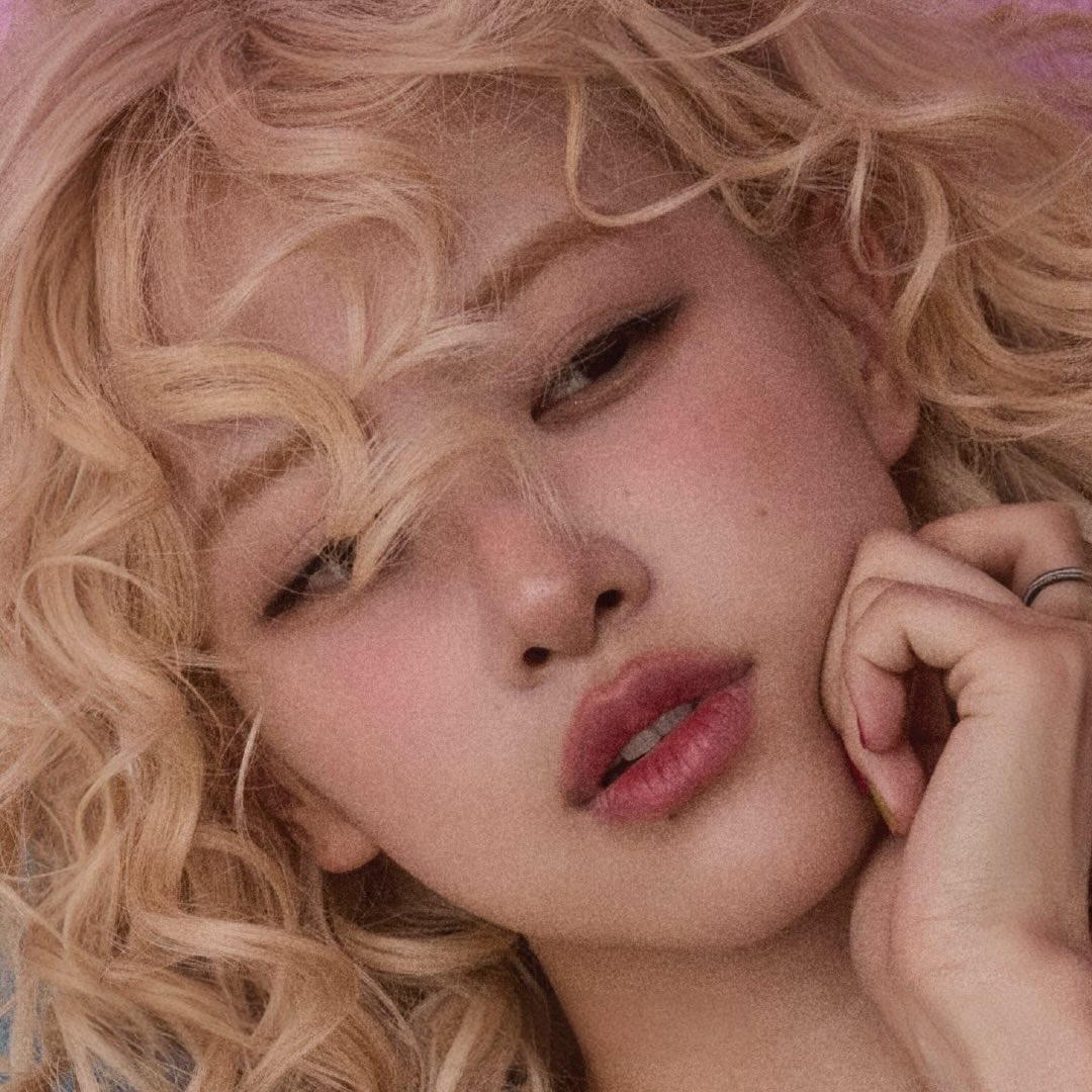 0211rxsy's tweet photo. ROSIE (clear version). https://t.co/mlbg6wuUrl