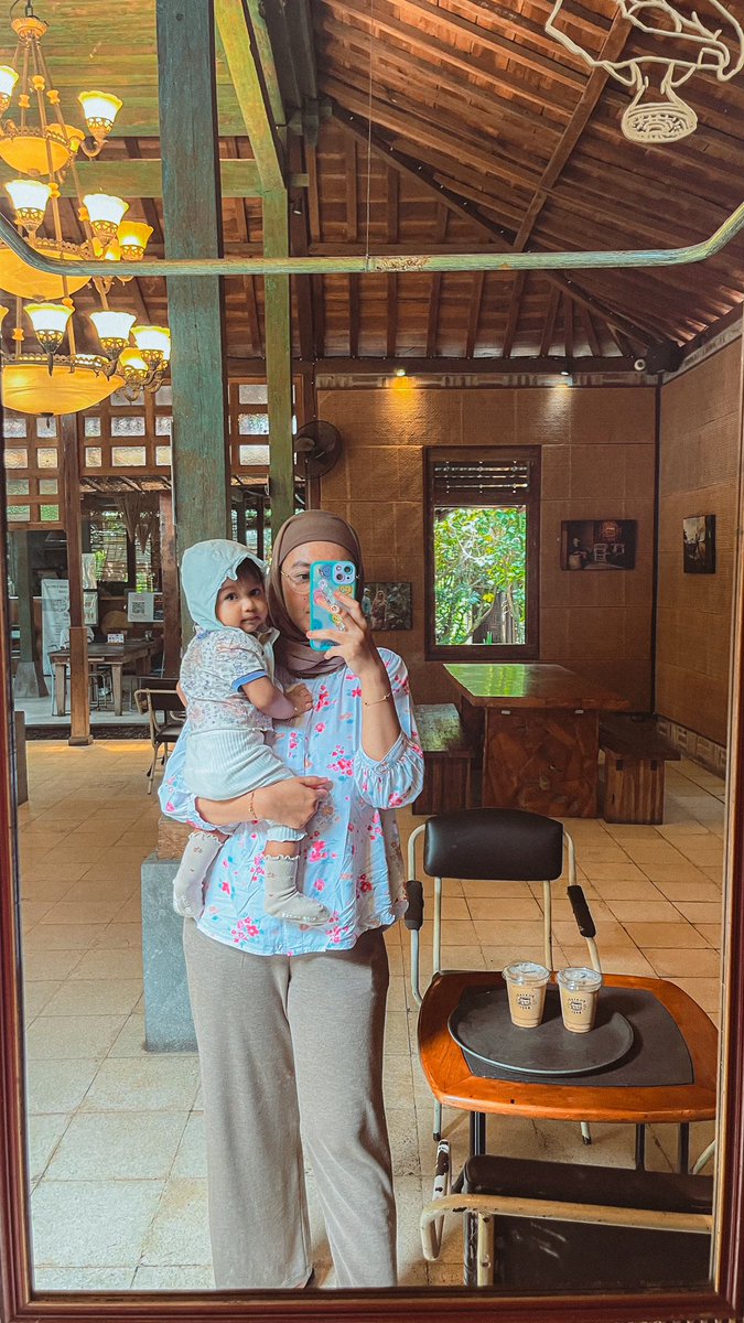 mee_lody's tweet photo. Masya Allah tabarakallah udah bisa nemenin mamah ngopi skrg 🫶🏻😂🤍 https://t.co/eEUlCLmvgU