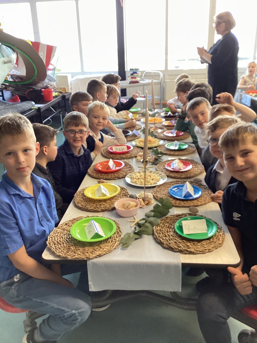 Y Briodas Fawr i gloi thema priodas blwyddyn 3 a 4. The Big Wedding to close year 3 &amp; 4 wedding theme