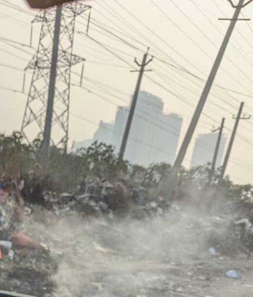 cleanAirBharat's tweet image. Waste burning is a rampant practice in Gurgaon. 

25/11/24

#Wastefire video via @bharatmhm @MunCorpGurugram doused fire. 

Other pic via @SethiRuchikaT 
3rd fire in 28 days , #Samelocation
Pls see X (26/10,18/11/,25/11)

x.com/sethiruchikat/…

#PlsStampOutWasteBurning  
/2