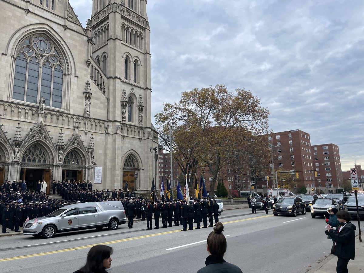 WPXIRickEarle's tweet photo. Remembering a Pgh Firefighter who died in the line of duty. #wpxi https://t.co/lK5Zqq5Rm7