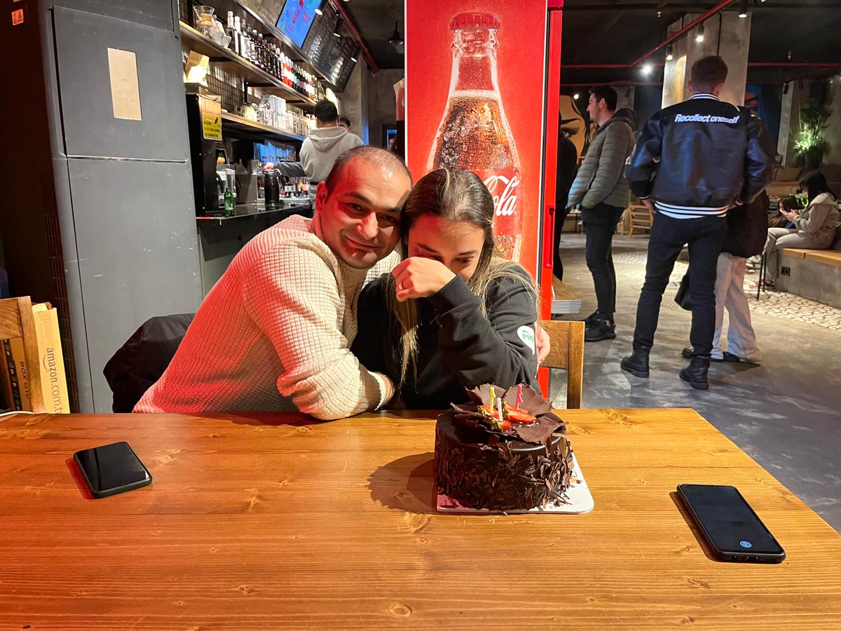 23 Kasım. Eşim pasta alıp geldi çalıştığım yere "atanamadim ki" diyerek ağladım neyi kutluyoruz dedim "o kadar güzel mücadele ettin ki bence bunu kutlamalıyız" dedi teşekkür ederim canım eşim iyi ki varsın 
#KabinedenEkYerleştirmeMüjdesi