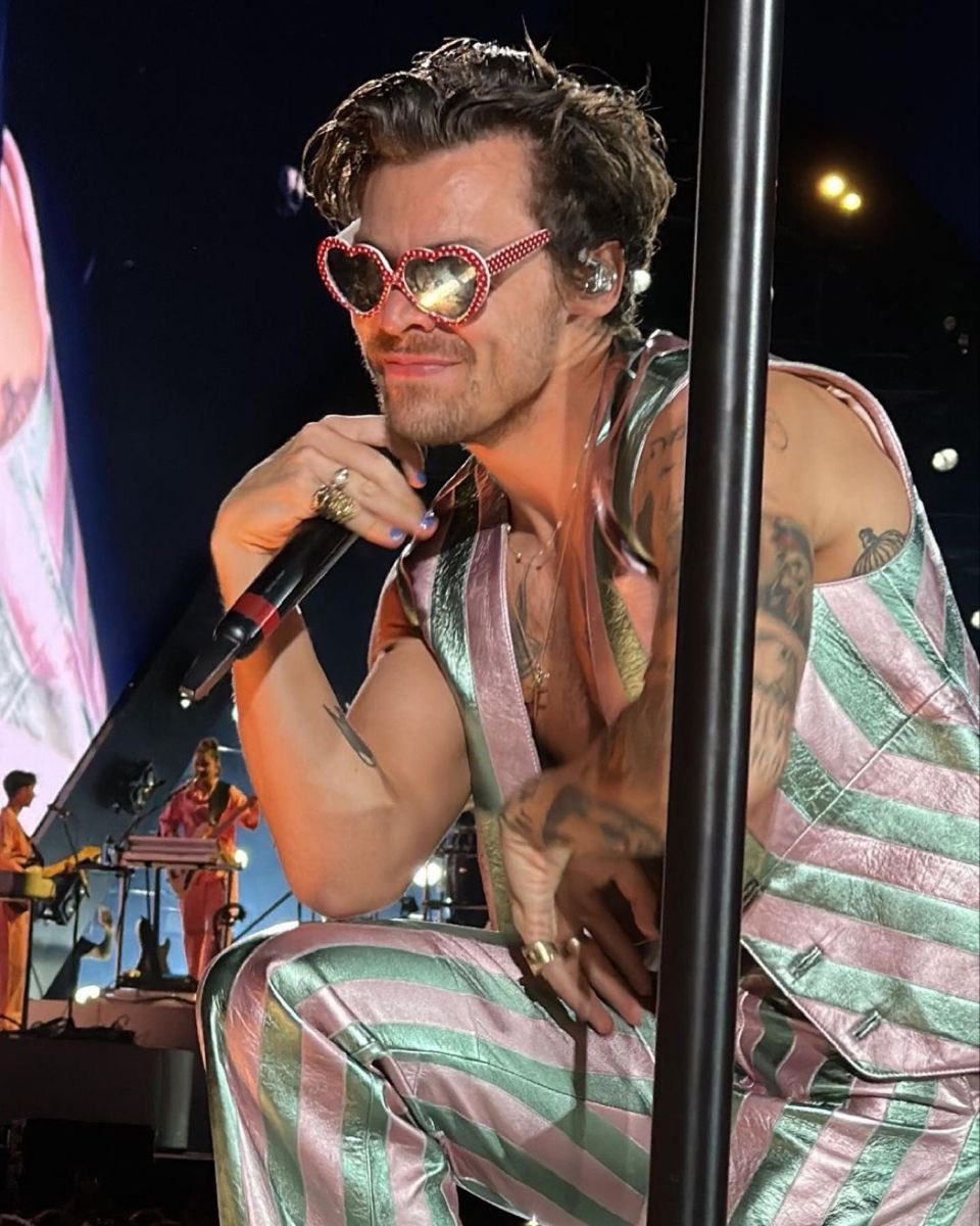 tbslsilvia's tweet image. the pose                             the pic⭐️