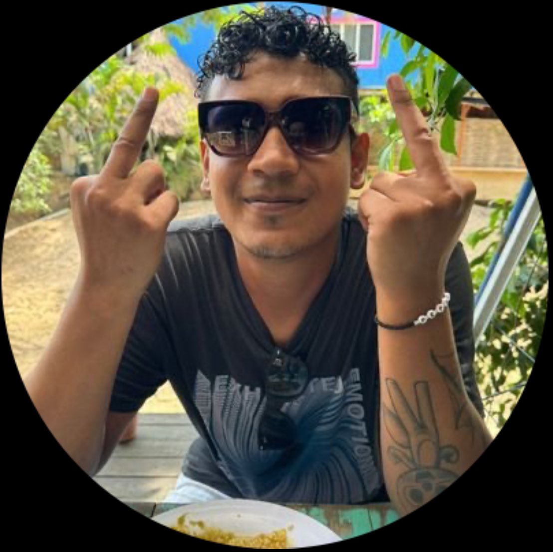 <a href="/JoseRamirezRP/">Jose Luis Ramirez</a> <a href="/acostanaranjo/">Guadalupe Acosta Naranjo</a> Dice el ario perfecto a quien Hitler seguro hubiera salvado.