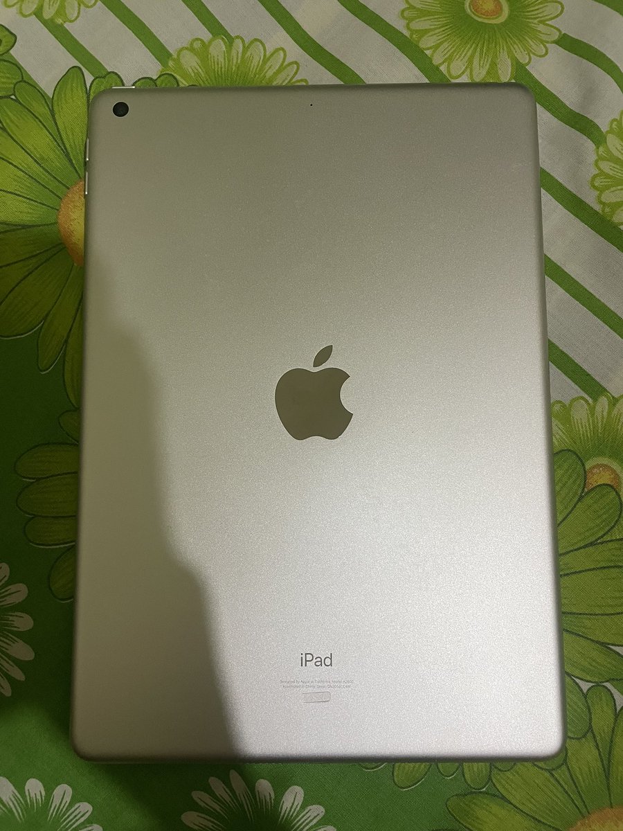 applegurl’s tweet media