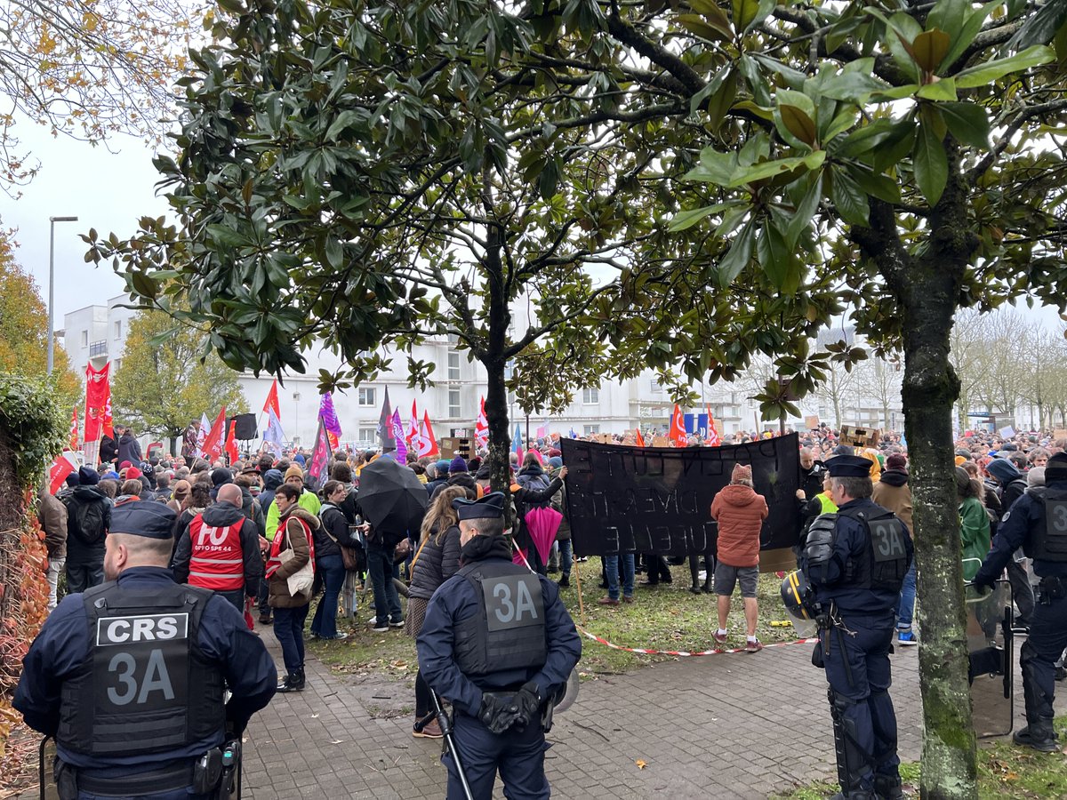 C_MORANCAIS's tweet photo. Comme si la dette n’existait pas…
Je respecte la mobilisation des acteurs culturels qui contestent les baisses de subventions de la Région, même si je regrette les « fake news » et les attaques personnelles propagées notamment par LFI. Mais le respect n’interdit pas la combativité : je ne laisserai pas dire que la dette et les déficits français ne sont pas un problème, et qu’ils concerneraient tout le monde sauf le secteur subventionné de la culture. Notre pays accumule une dette de 3300 milliards et un déficit de 180 milliards d’euros en 2024. Personne ne fait pire que la France. Cette réalité s’impose à nous tous, et ceux qui font croire le contraire sont des démagogues.