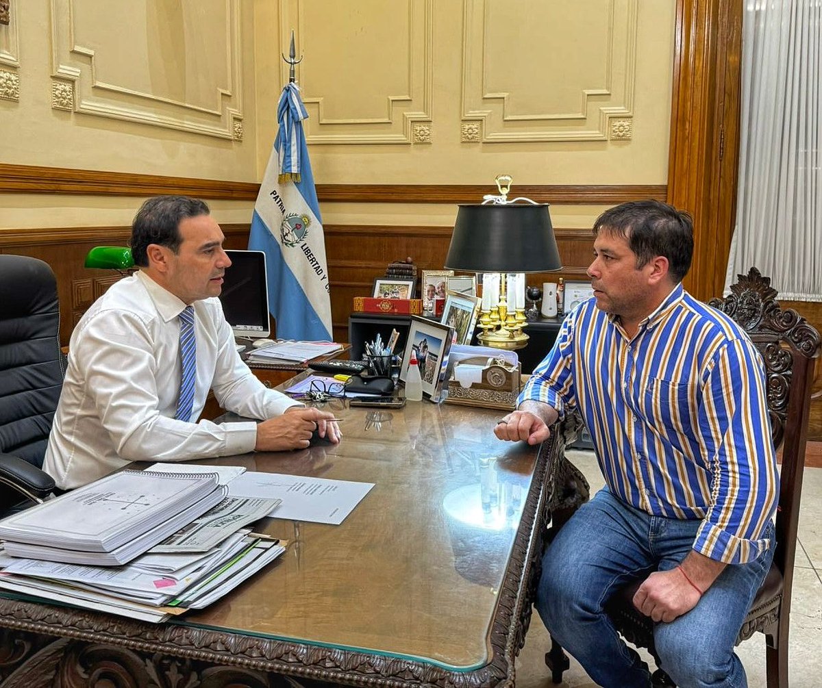 Tras los destrozos provocados por el temporal durante la mañana de este lunes en #Sauce, me reuní con el intendente Carlos Romano. Desde el <a href="/CorrientesGob/">Gobierno de Corrientes</a> nos comprometimos a brindar todo el apoyo necesario para asistir integralmente al municipio y a las familias afectadas.