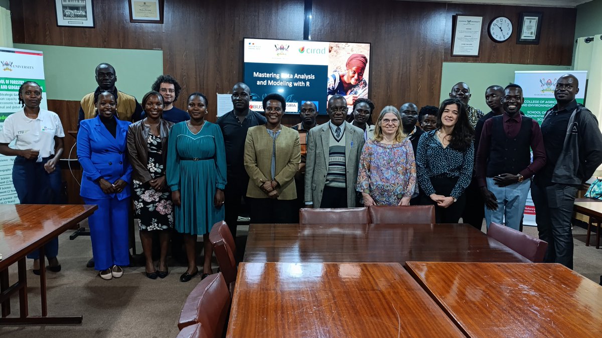 PHIM_research's tweet photo. [#phimproject] 🇺🇬🇫🇷 Training in statistics to provide @ROBUST_DeSIRA PhD and MS students of @Makerere  University tools for complete, end-to-end #dataanalysis process in #R with @PHIM_research colleagues as facilitators 👩‍💻🧑‍💻☕️ https://t.co/3VqPvu2mIy