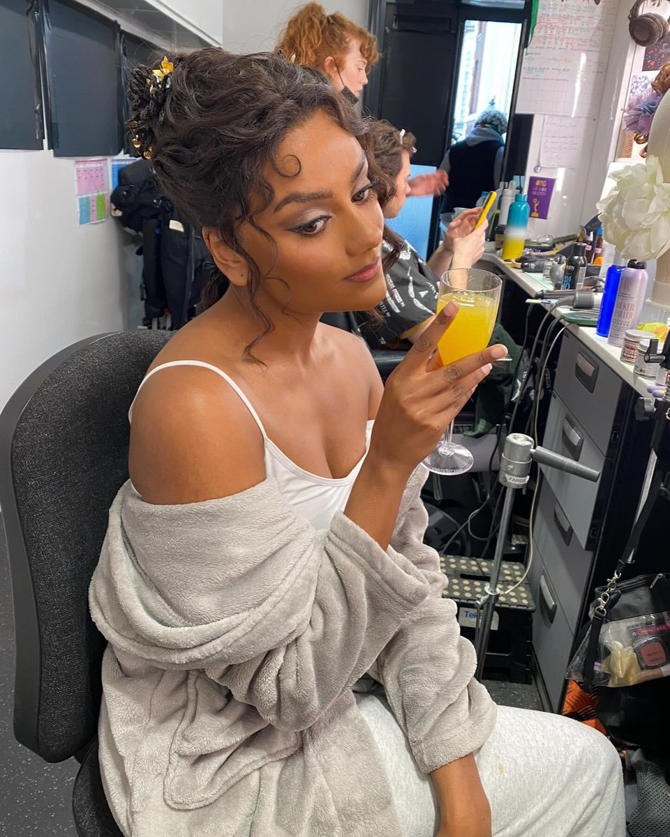 Iittle_star's tweet image. nicola and simone taking photos of each other its so sweet🥹
