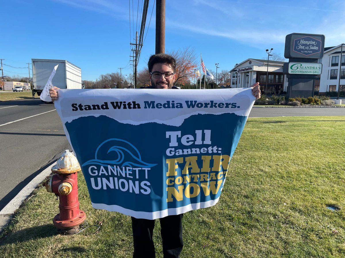 KaitlynKanzler8's tweet photo. Let’s go, @therecordguild ! We demand a fair contract NOW! Two years of bargaining is quite enough time! @nyguild https://t.co/RnSyYGwD3J