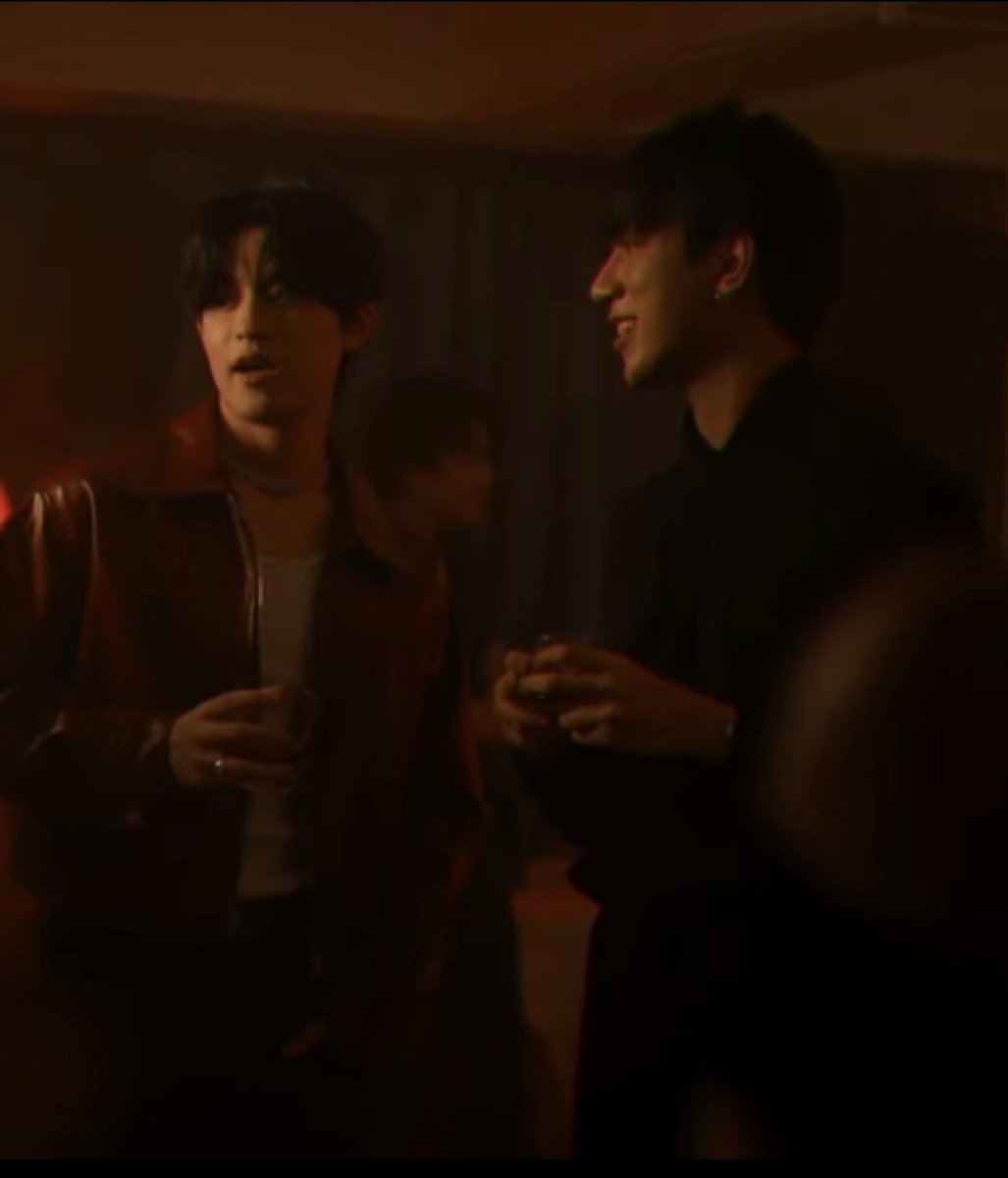 ฝากเข้าไปฟังเพลงน้องกันเยอะๆนะค้าบน้องตั้งใจทำมากๆเขียนเนื้อเอง เรียบเรียงทำดนตรี ดีใจที่ได้เป็นส่วนนึงใน MV นะครับ น้องเต็มที่มากๆมอบความรักให้น้องเยอะๆนะครับ 🎶❤️

#TINNASIT #TAINTISSTUDIO
#MOVEYOURBODY #เขยิบเข้ามา
#TINNASIT_MoveYourBody