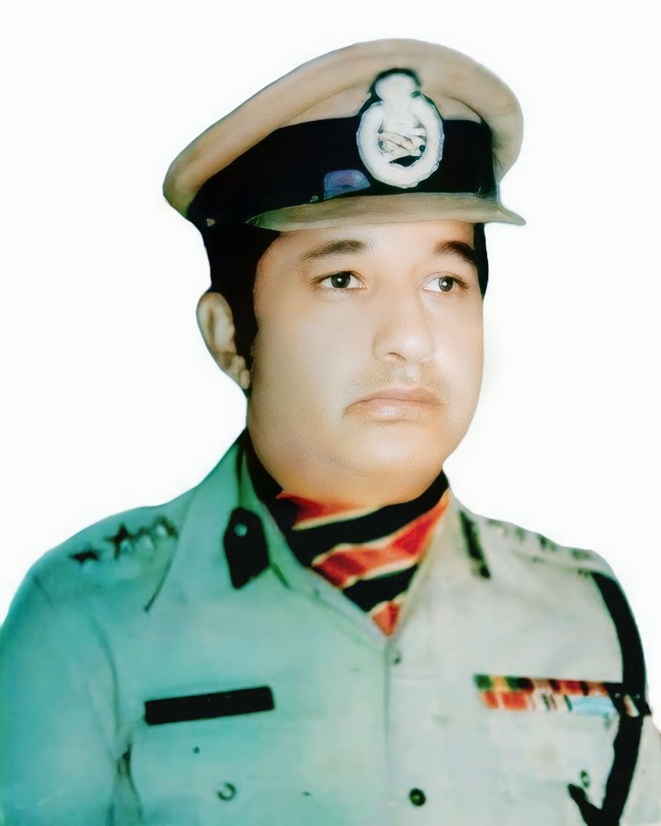 DG BSF and all ranks express condolences on sad demise of Sh M L Dhawan, Commandant (Retd) BSF.

Prahari Parivar stands with his family in these trying times.

#JaiHind