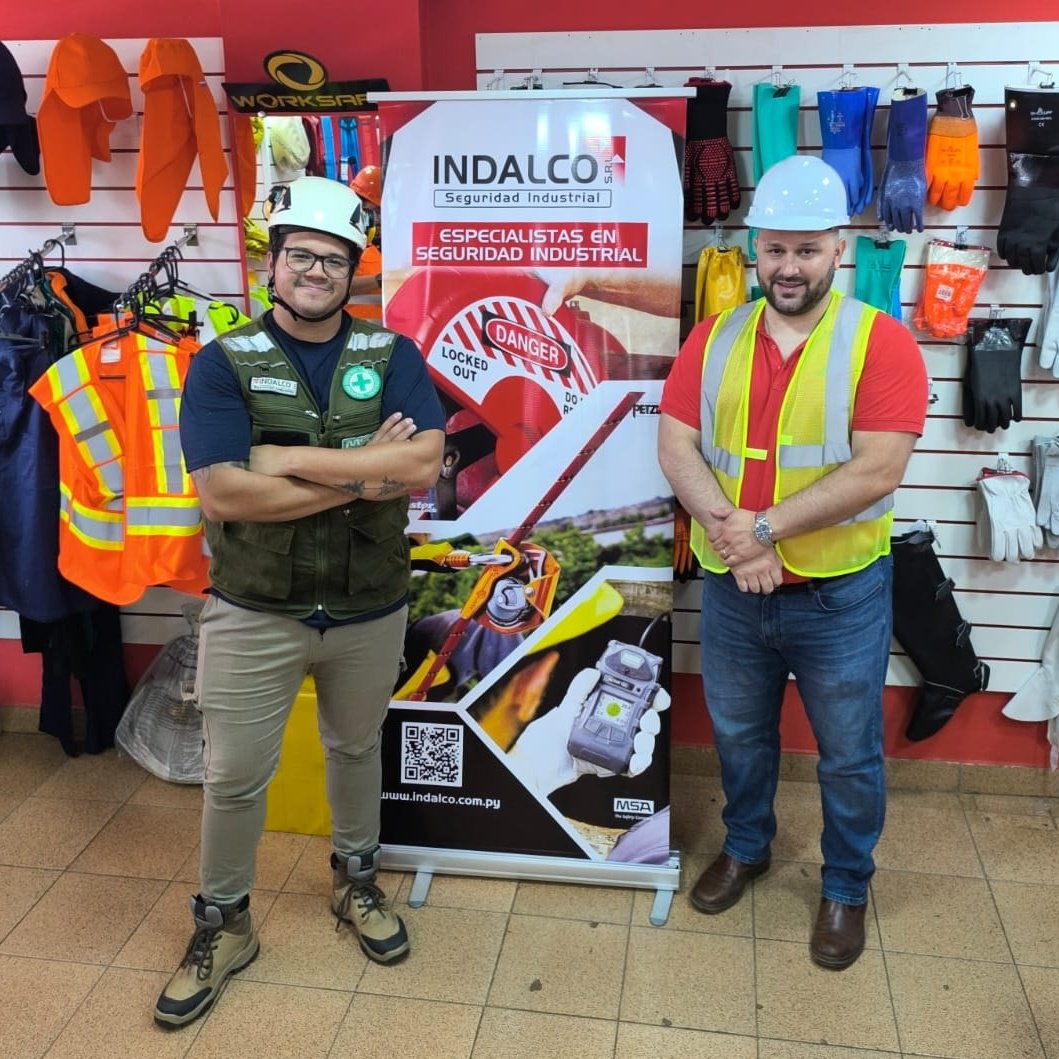 Sinafocal's tweet photo. 📢 ¡Con éxito culminamos el curso de Salud y Seguridad Ocupacional en Alto Paraná! 🏗️💪

📌 Durante 200 horas de formación intensiva, más de 27 estudiantes completaron el curso, obteniendo las habilidades necesarias para acceder al Carnet C del @MTESS_PY. 🪪

↪️ Un logro que abre nuevas puertas en el ámbito laboral.🚪🫴

🎓 Agradecemos a todas las instituciones que hicieron posible esta experiencia:

🔹@AltoParanaGober a través del gobernador @cesartorrespy, por el respaldo fundamental para este proyecto.

🔹@indalco_py por proporcionar equipos de seguridad esenciales para las prácticas.

🔹El Cuerpo de Bomberos Voluntarios del Paraguay, sede CDE, por su invaluable colaboración en las clases de primeros auxilios, prevención y combate de incendios. 🔥👨‍🚒

🏛️ El Arq. Francisco Cabrera, Director de la Dirección de Gestión de Proyectos de SSO y Familia Profesional de la Construcción del SINAFOCAL, destacó que este curso refleja el compromiso de las instituciones públicas y privadas por formar profesionales capacitados para contribuir al desarrollo del país. 🇵🇾

💡¡Seguimos avanzando con más oportunidades de capacitación y progreso! 🙌