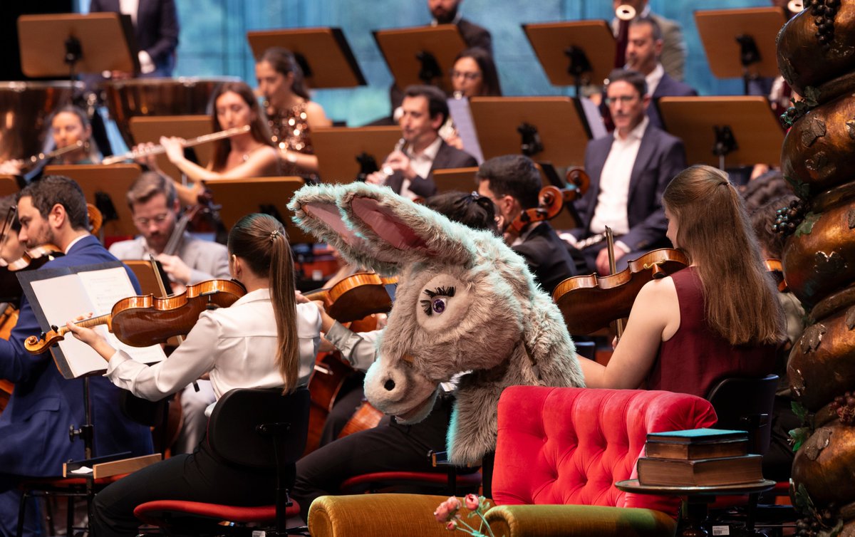 GulbenkianMusic's tweet photo. Os Concertos de Domingo regressaram ao Grande Auditório com a música de Felix Mendelssohn, inspirada na obra “Sonho de Uma Noite de Verão” de William Shakespeare. Um programa interpretado pela Orquestra Gulbenkian, apresentado por Vera Dias e com direção do maestro Bertie Baigent https://t.co/SLFytonGAV