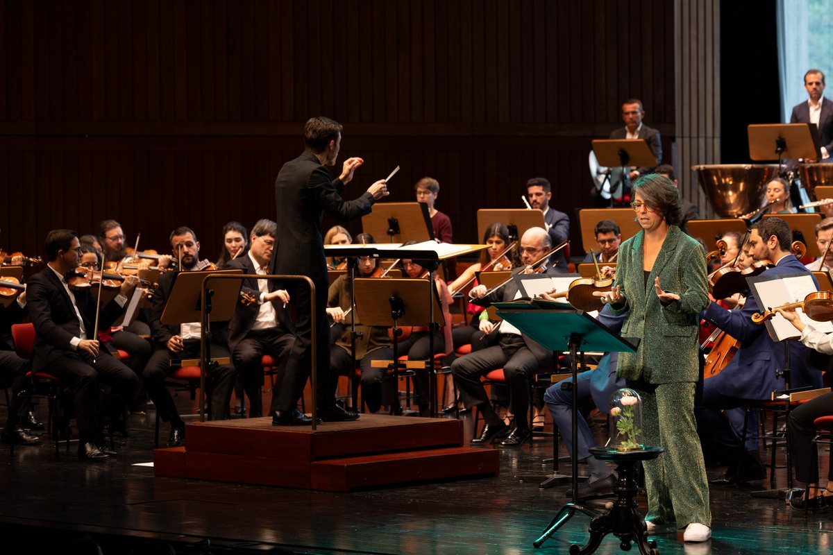 Os Concertos de Domingo regressaram ao Grande Auditório com a música de Felix Mendelssohn, inspirada na obra “Sonho de Uma Noite de Verão” de William Shakespeare. Um programa interpretado pela Orquestra Gulbenkian, apresentado por Vera Dias e com direção do maestro Bertie Baigent