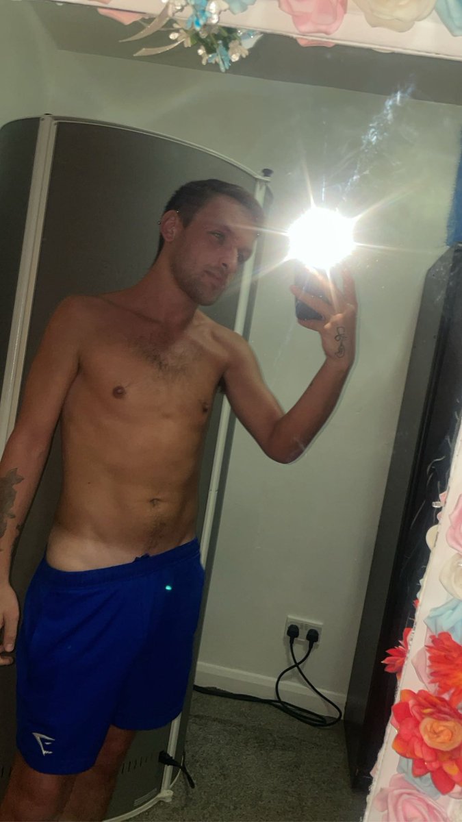 cjow01's tweet photo. I really do miss being tanned 🥲 https://t.co/5oD1NdWAaG