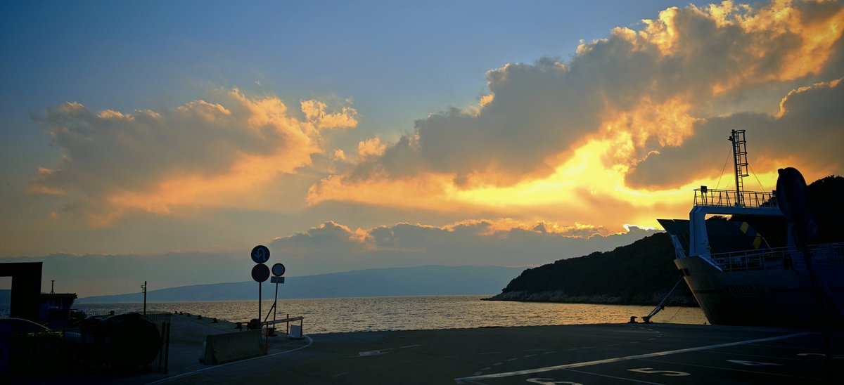 sturkalj's tweet photo. #Valbiska #Zaljev 25.11.2024 https://t.co/GeGWw7KOR9