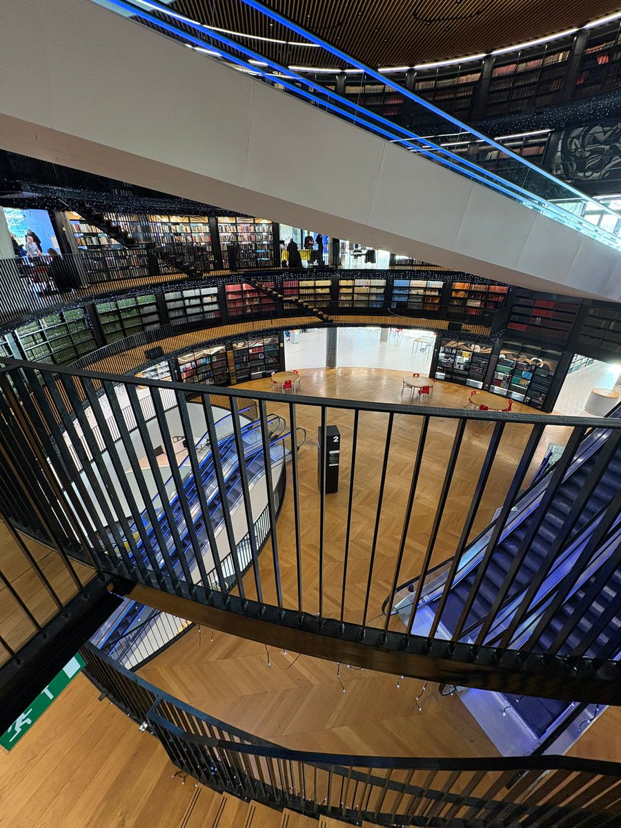 Our #Birmingham team are out and about today at the Job Centre event in the Birmingham Library 📚

If you saw Marc and Siobahan at the event and want to find out more get in touch today 👇

📲 0121 456 4040
📧 birmingham@connex-education.com

#Teaching #EducationCareer