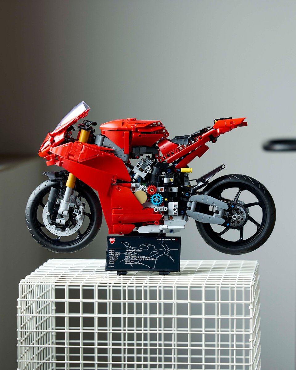 Play at full speed ⚡️

See more here! bit.ly/3V3Q1Mz

#LEGODucati