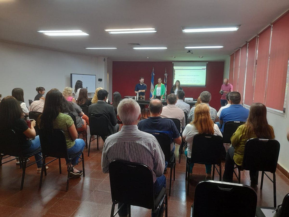 Esta mañana asistimos al encuentro con Tatiana Antunez del Consejo Provincial de Discapacidad a cargo de Vice Gobernación.
Trabajo en equipo para pensar y actualizar datos  para el sector.
<a href="/grillo141/">Ruben Dario</a> <a href="/lucasaromero/">Lucas Romero Spinelli</a> <a href="/RosanaEAyala/">Rosana Ayala</a> <a href="/cjdechat/">Christian Dechat</a> <a href="/oviedo_luis/">Luis H Oviedo</a> <a href="/secgeneralcge/">Secretaria General CGE 2024</a>