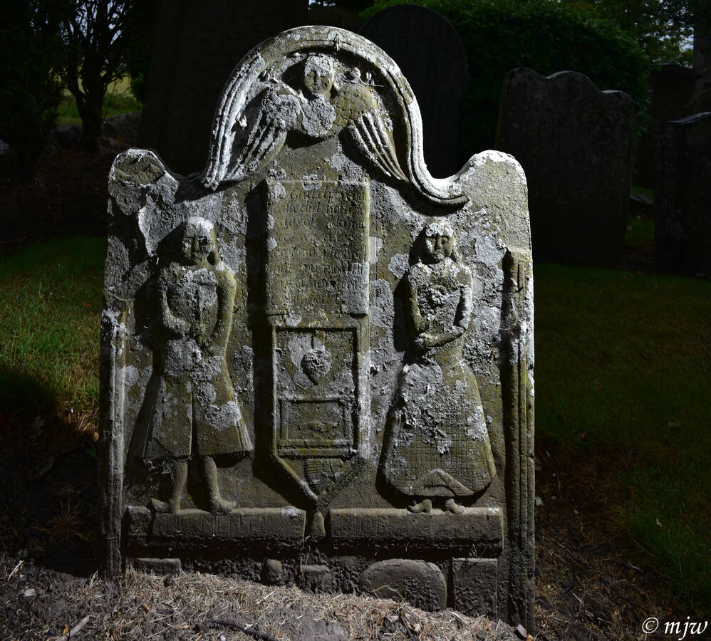 #MementoMoriMonday - Mourning parents (James Ramsay and Margaret Peter) holding a flower for their two sons died 5th and 3th years of their age - Panbride, Angus, #Scotland