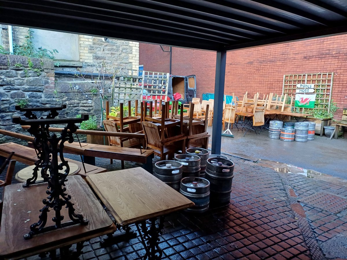 ClwbYBont's tweet photo. Glanhau ar ol Storm Bert. Clwb Y Bont, Pontypridd clean up. https://t.co/U296FyHsKQ
