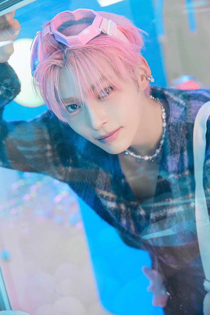 ZB1_jp's tweet photo. ZEROBASEONE Japan 1st EP 
『PREZENT』

Concept Photo 2
#SUNGHANBIN #ソンハンビン

2025.01.29 00:00 (JST)

#ZEROBASEONE #ZB1
#PREZENT
#NOW_OR_NEVER
#Only_One_Story https://t.co/v62YvJ2f5i