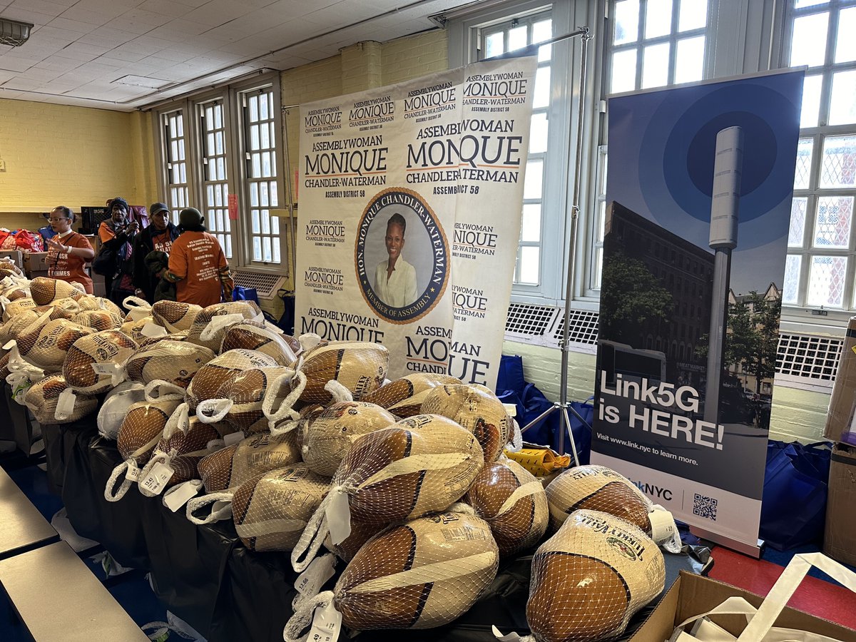 LinkNYC's tweet photo. This #Thanksgiving, we are thankful to everyone who joined us in #Brooklyn this weekend (including @BustaRhymes and @MoniqueAd58) to spread the word about #SeasonalDepression resources — including #LinkNYC's @988Lifeline dialer — and distribute 600+ turkeys to families! 🦃