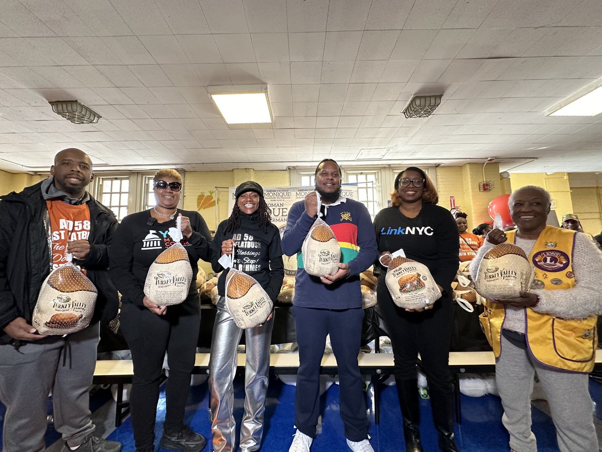 LinkNYC's tweet photo. This #Thanksgiving, we are thankful to everyone who joined us in #Brooklyn this weekend (including @BustaRhymes and @MoniqueAd58) to spread the word about #SeasonalDepression resources — including #LinkNYC's @988Lifeline dialer — and distribute 600+ turkeys to families! 🦃