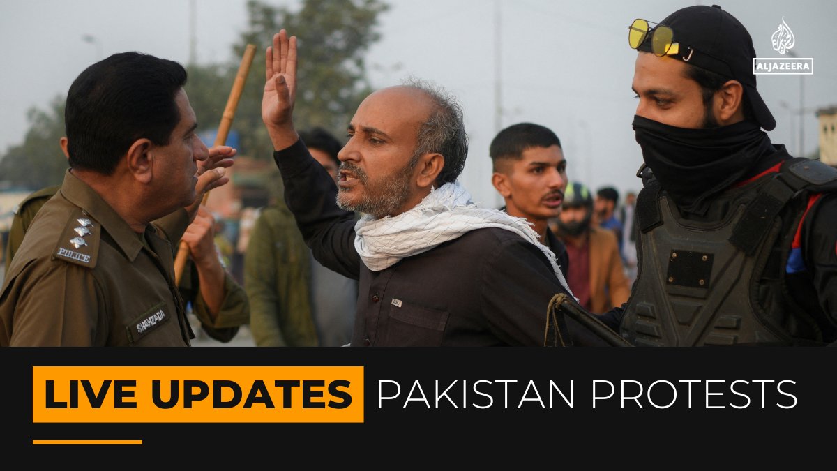 AJEnglish's tweet photo. Thousands of supporters of Pakistan's ex-PM Imran Khan have been detained by police amid a lockdown in Islamabad in advance of a rally demanding Khan's release from prison and the government's resignation.

🟠Follow our LIVE coverage: https://t.co/AuegSfbIi1 https://t.co/cnWQqH5V5F