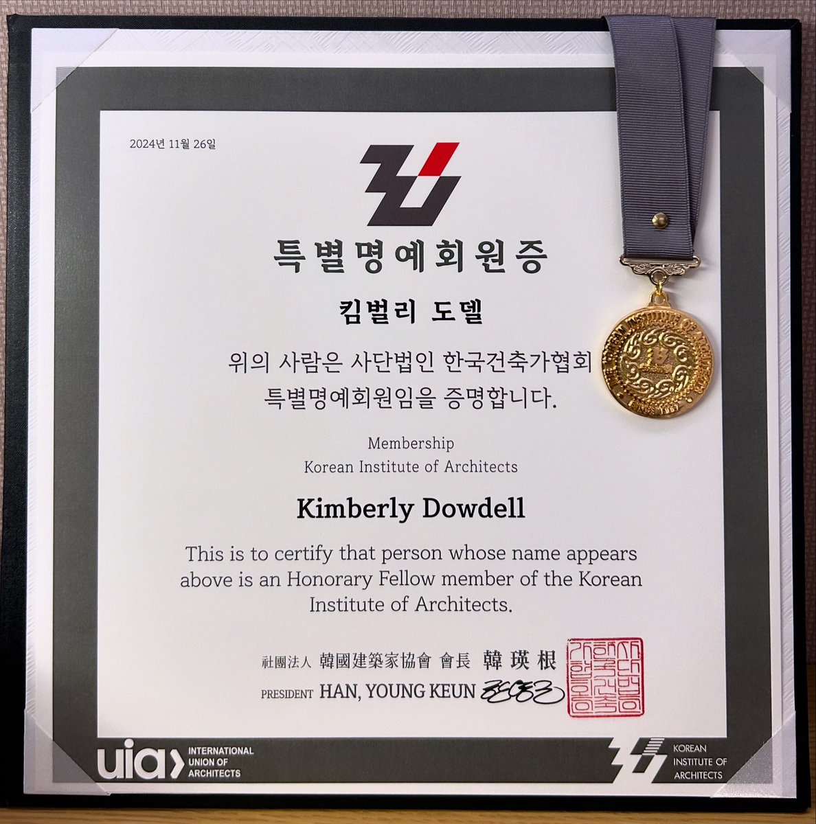 It’s Thanksgiving week in the U.S. I’m in South Korea now. 

Today, I received Honorary Fellowship from the Korean Institute of Architects (KIA) President, Young Keun HAN. I am beyond grateful.

Kamsahamnida 감사합니다
(“Thank You” in Korean)

#MoreIn24Monday #KND4AIA #100Week50