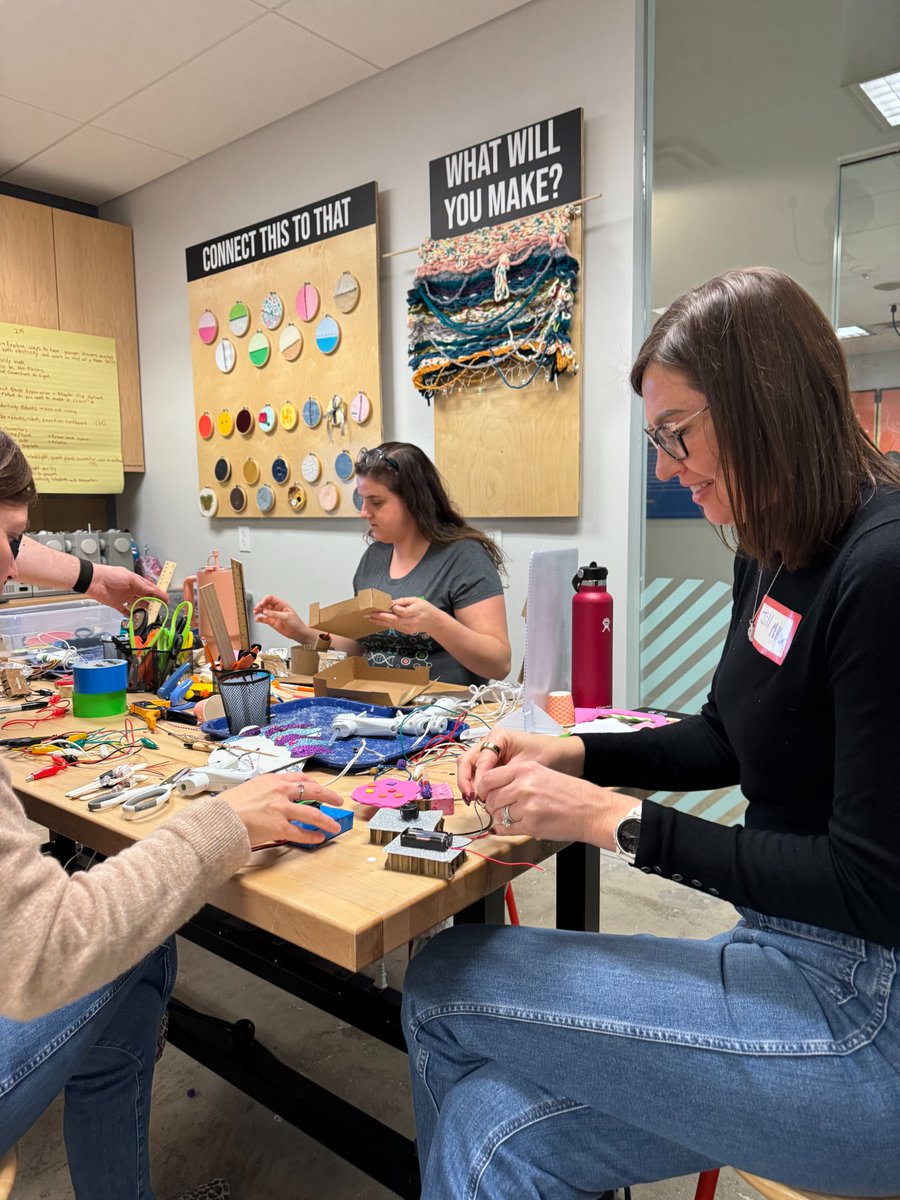 Rosielivenlearn's tweet image. So thrilled to have partnered with @KIDMuseumMD
and Amazon to bring #MakerLearning to @APSVirginia teachers! It was amazing to see 55 educators so excited and engaged, leaving with materials and strategies to bring hands-on learning to their students. @APS_STEM @APSVaSchoolBd
