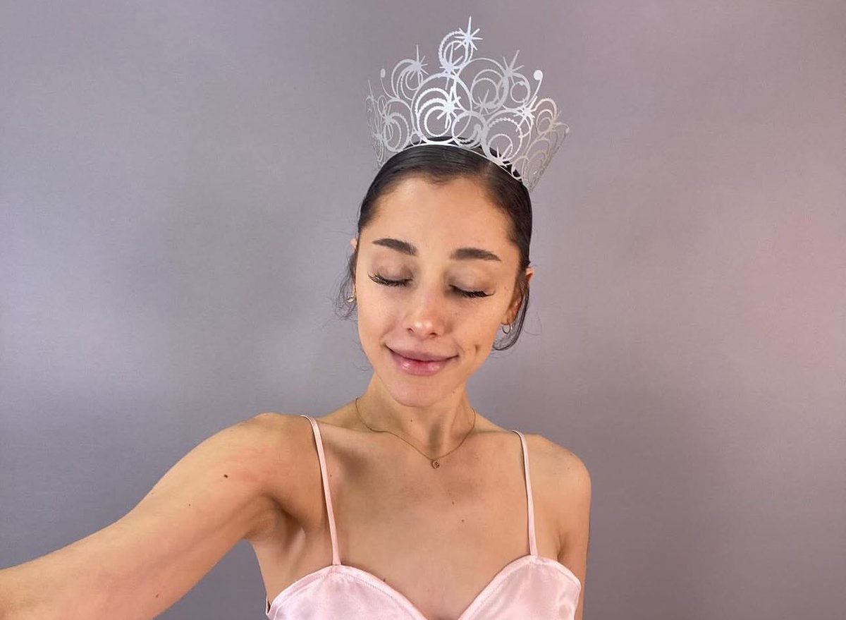 PopBase's tweet photo. Ariana Grande shares selfie of her first crown fitting for ‘WICKED.’ https://t.co/0zFDnM6JfQ