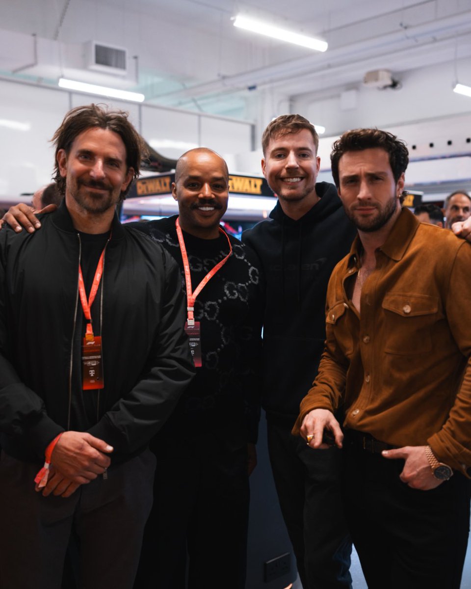 McLarenF1's tweet photo. Welcome to the McLaren garage, guys. 👋  

#LasVegas https://t.co/i7lqVMOOci