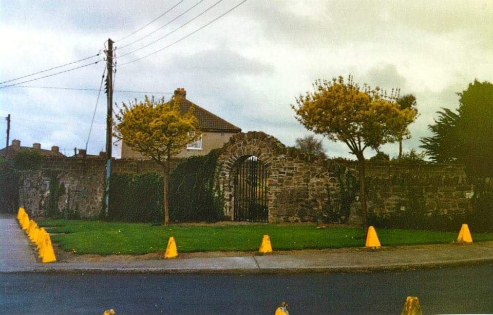 KillesterEstate's tweet image. Old Killester Graveyard on Killester Avenue back in the 2000s 📌

It would be great to have the Graveyard restored and reopened to the public in a dignified and respectful way🪦

@DCCclontarf

#Killester #Community